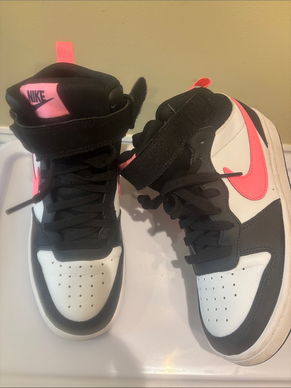 Nike Court Borough Mid 2 Sneaker- Kids’
Black/white/pink